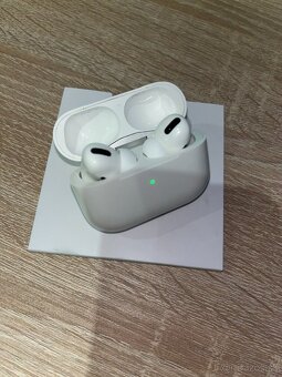 Apple AirPods Pro 1st gen - 2