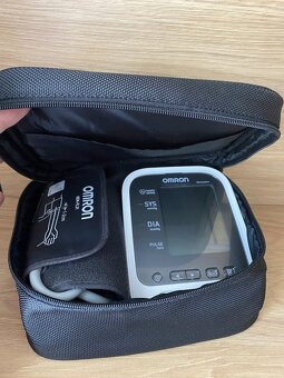 Tlakomer OMRON M6 Comfort - 2
