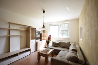 3-izbový byt na sídlisku JUH v KK , 64,6 m2 - 2