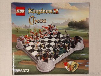 LEGO 853373 Kingdoms Chess Set - 2