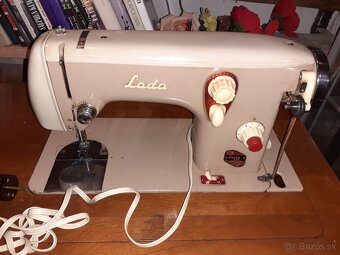 Stroj šijací - 2