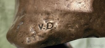 bronzová busta "Klement Gottwald"...Viktor Dobrovolný - 2