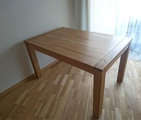 Na predaj masívny dubový stôl so stoličkami - 2