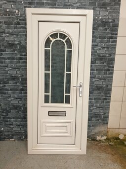 Plastove dvere č. 379 89x206cm P - 2