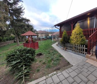 RD s krásnou terasou a garážou v Kamenici nad Hronom. - 2
