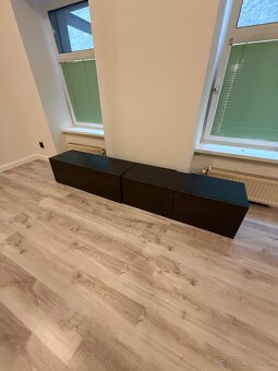 Predám závesnú komodu pod tv - 2