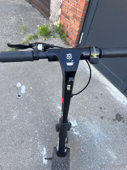 Elektrická kolobežka Aprilia eSR2 - 2