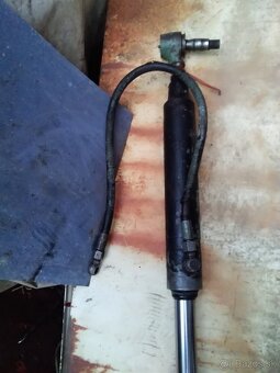 Posilňovač riadenia, s tlmičom riadenja - 2