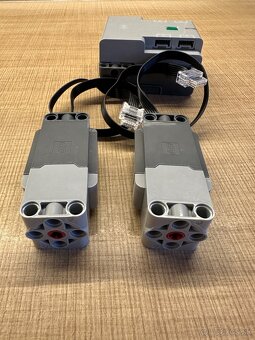 Predám Lego Powered Hub 88012 + 2x Veľký motor L motor 88013 - 2