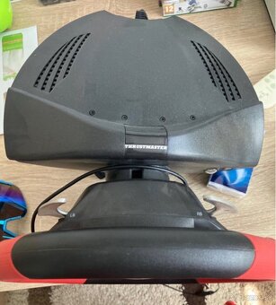 Ferrari volant na konzoli - 2