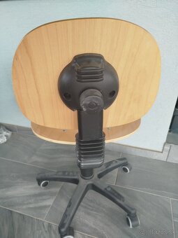 Otočná stolicka drevena - 2