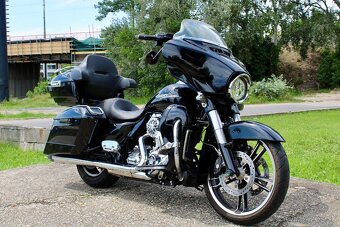 Harley Davidson Street Glide Custom - 2
