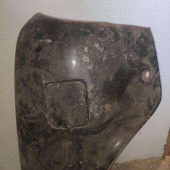 Predný pravý  blatník škoda 100. - 2