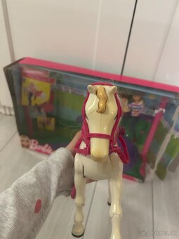 Kráčajúci kôň Barbie - 2