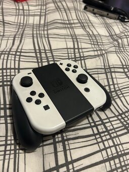Nintendo Switch OLED WHITE + Hra - 2