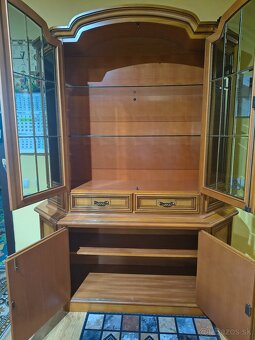 Vitrína- sekretár - 2