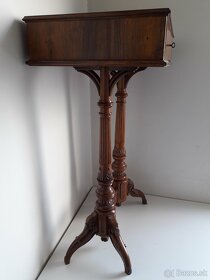 Starožitný stolík s krásnou intarziou - 2