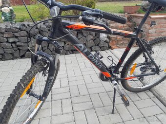 Predám tento pekný bicykel . - 2