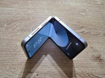 Samsung Flip 6 256gb v top stave nepouzivany bol iba odlozen - 2