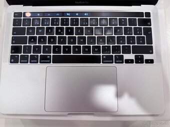  MacBook Pro 13" M2 chip 24GB/2TB Strieborný SK - 2