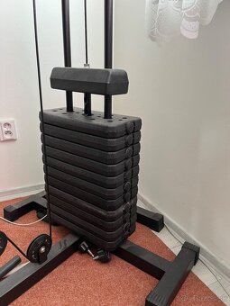 Posilňovacia veža s bicepsovým lanom a Nástenné bradlá - 2