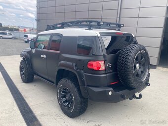 Toyota FJ Cruiser 4,0i V6 Top stav - 2