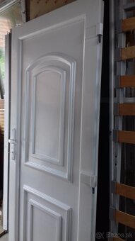 dvere plastove  vchodove dvere  garaž brana okna plastove - 2