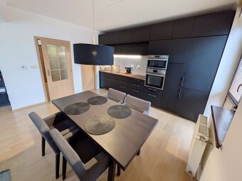 Exkluzívny 2-izbový byt, 65 m2 v centre mesta s parkovaním – - 2