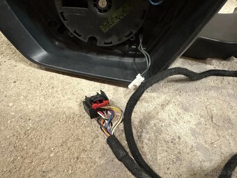 Originál Škoda ľavé spätné - 3V0857933 - 2