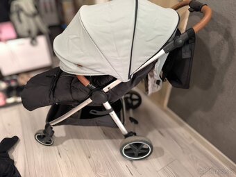 Športový kočík PETITE&MARS Kočík športový Royal - 2