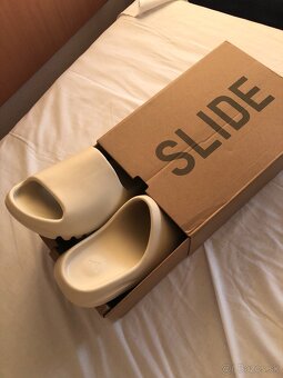 Yeezy slides - 2