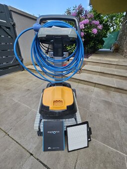 Robotický bazénový vysávač Dolphin E35 - 2