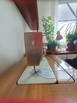 Šijací stroj Veritas- skrinkový. - 2