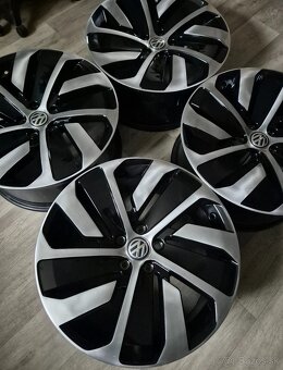 5x112 R19 VW Montevideo - 2
