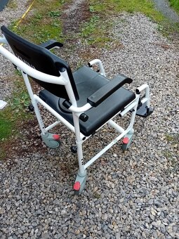 Toaletný vozík na kolieskach - 2