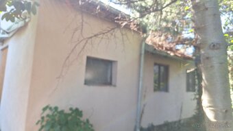 Stavebný pozemok 310m2 +chata so súp.číslom - 2