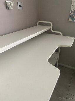 PREDAM BIELI STÔL - 2