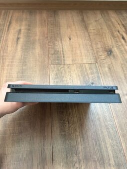 Predám PS4 Slim 500GB - 2