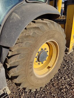 Komatsu WB93R-8 - 2