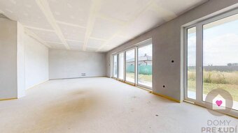 Krásny 4 izbový RD bungalov 114,25 m2 na pozemku 494 m2, Sen - 2