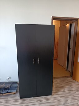 Sedacia a skriňa - 2