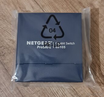 Netgear ProSAFE GS105 GbE switch - 2
