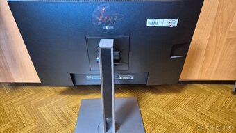 HP 243 monitor - málo použitý - 2