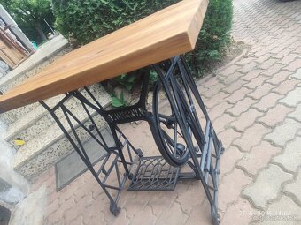 Predám krásny stôl, spodok šijací stroj vrch brest - 2