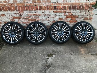 Elektróny Range Rover 275/40 r22 - 2