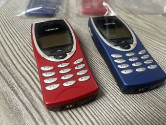 .:  Nokia 8210 - original Modra + Červená - 2