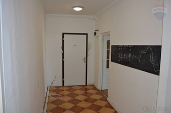 Predaj veľký 2,5 izbový byt Bratislava III - Nové Mesto - 2