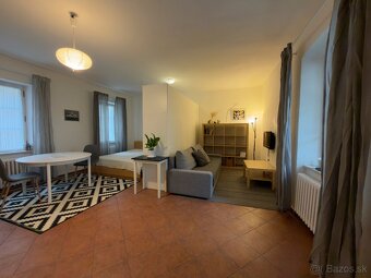 Veľký 1-i byt v pešej zóne centra Bratislavy (bez provízie) - 2