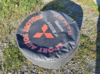 Kryt rezervy Mitsubishi Pajero - 2