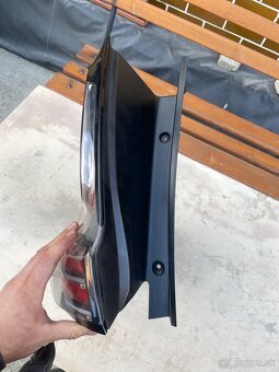 Zadne lave svetlo espace 2020 - 2